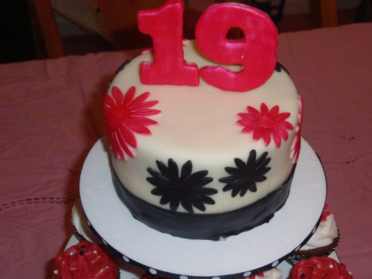 19 Birthday Cake 19th Birthday Cake Check Out More My Blog Kelsie D Flickr 19 Birthday Cake 19th Birthday Cake Check Out More My Blog Kelsie D Flickr