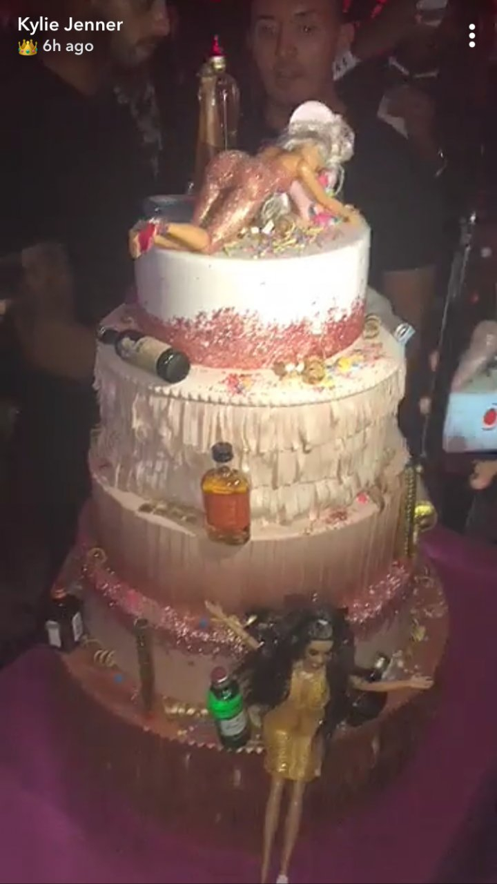 Birthday Cake Image Kylie Jenner Birthday Cake Had 5 Tiers Of Drunk Barbies Birthday Cake Image Kylie Jenner Birthday Cake Had 5 Tiers Of Drunk Barbies