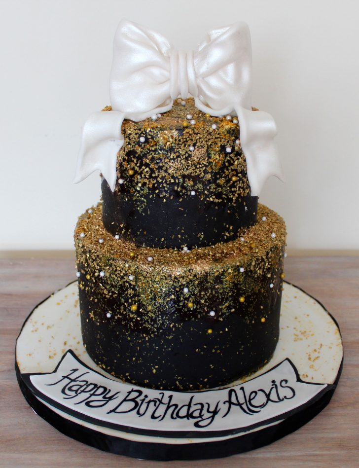 Black And White Birthday Cake White Black Gold Birthday Cake Classe Elegant With Gold Sprinkles Black And White Birthday Cake White Black Gold Birthday Cake Classe Elegant With Gold Sprinkles
