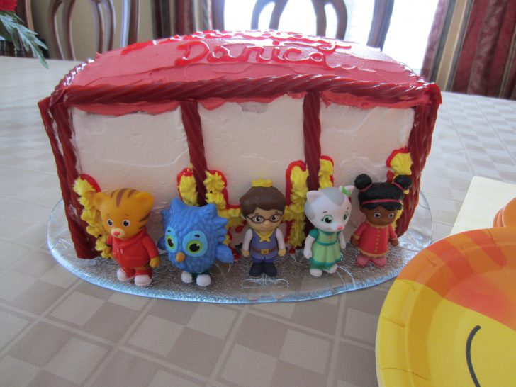 Daniel Tiger Birthday Cake Daniel Tigers Neighborhood Birthday Party Partykitchen Daniel Tiger Birthday Cake Daniel Tigers Neighborhood Birthday Party Partykitchen