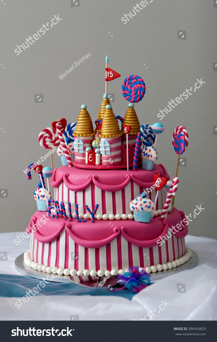 Fancy Birthday Cakes Fancy Birthday Cake Candyland Theme Three Stockfoto Jetzt Fancy Birthday Cakes Fancy Birthday Cake Candyland Theme Three Stockfoto Jetzt