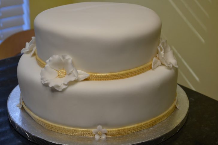 White And Gold Birthday Cake Cakes Lala White And Gold Birthday Cake White And Gold Birthday Cake Cakes Lala White And Gold Birthday Cake